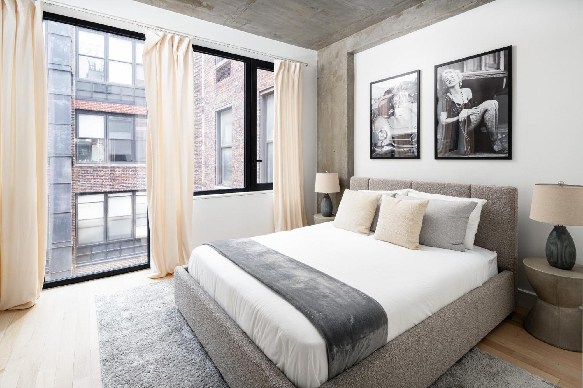 Stylish Penthouse In Manhattan Apartment